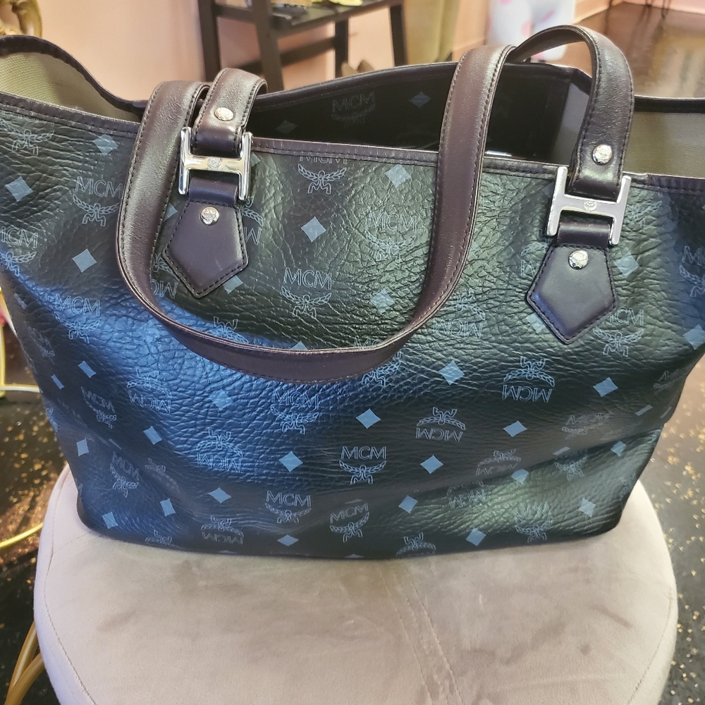 MCM Visetos Tote - Picture 2 of 7